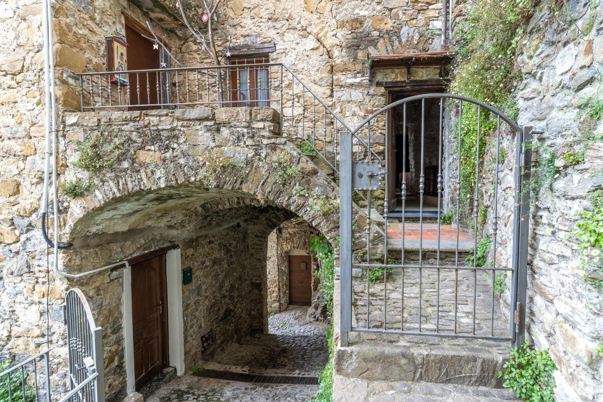 Le Chat Apricale Exterior photo